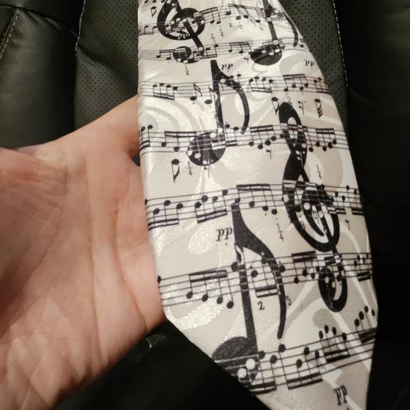Musical Note Pattern Tie - Picture 2 of 3